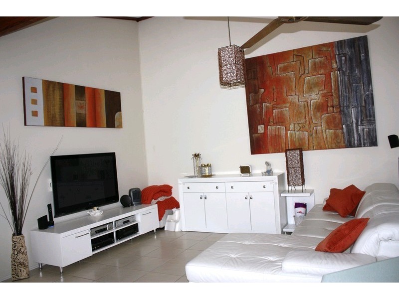 2/11 Muscovey Avenue, Paradise Point QLD 4216