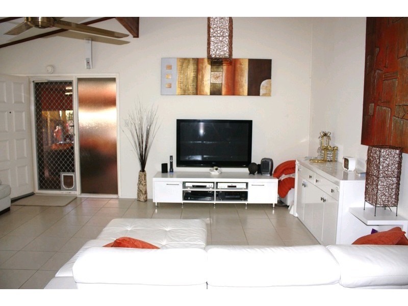 2/11 Muscovey Avenue, Paradise Point QLD 4216