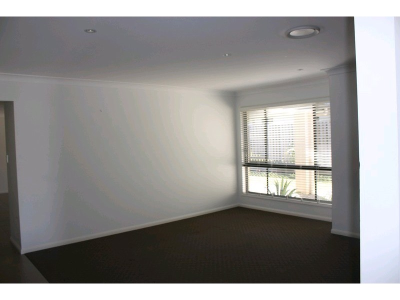 8 Summerlea Crescent, Ormeau QLD 4208