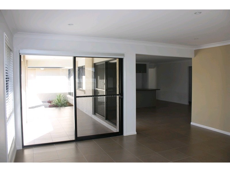 8 Summerlea Crescent, Ormeau QLD 4208