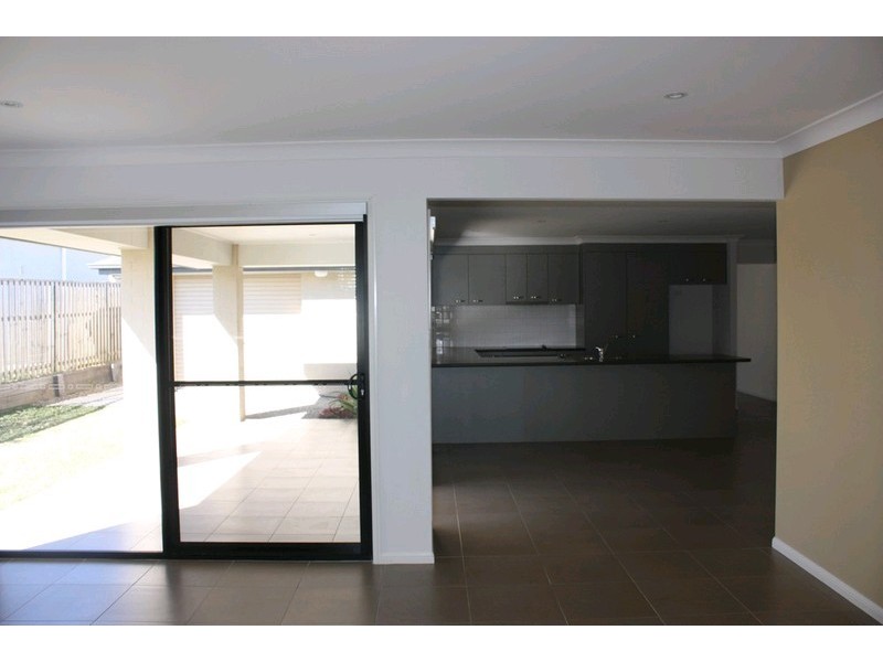 8 Summerlea Crescent, Ormeau QLD 4208