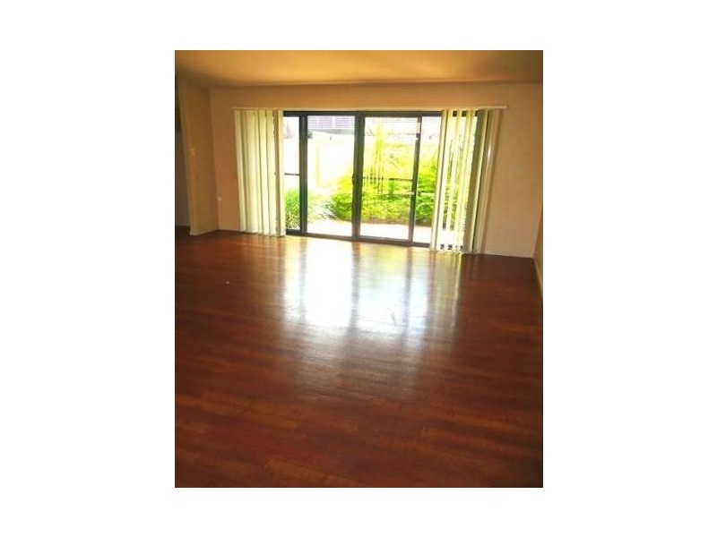 8 Thames Place, Oxenford QLD 4210