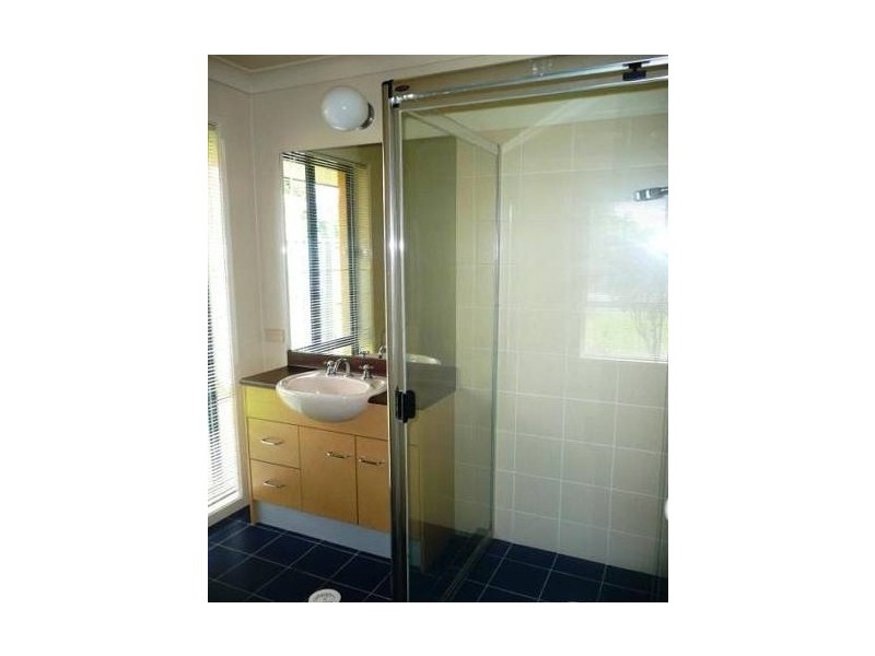 8 Thames Place, Oxenford QLD 4210