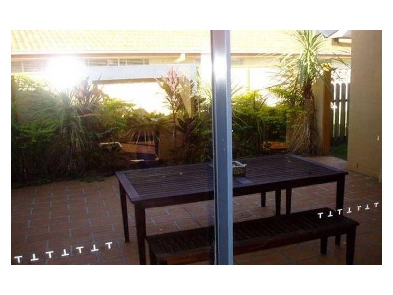 8 Thames Place, Oxenford QLD 4210