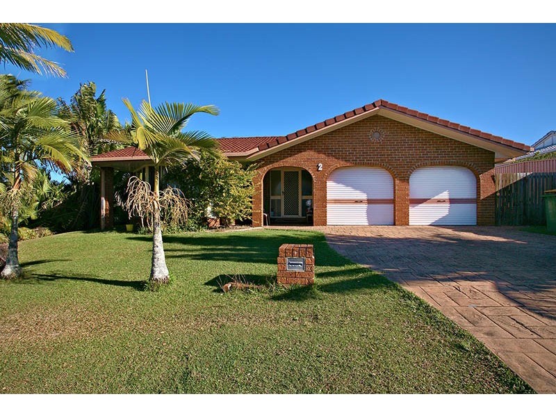 2 Carnoustie Court, Arundel QLD 4214