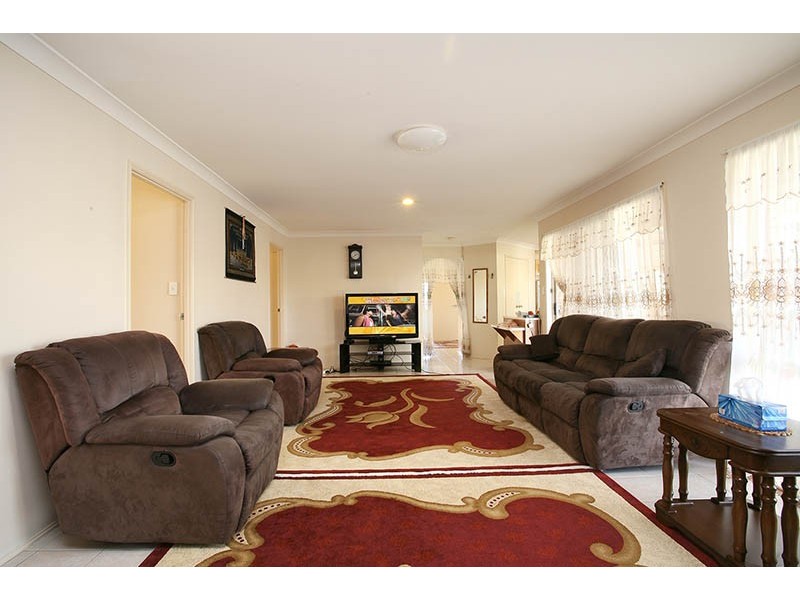 2 Carnoustie Court, Arundel QLD 4214