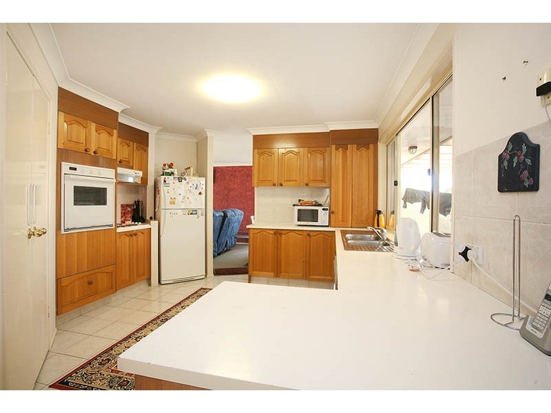 2 Carnoustie Court, Arundel QLD 4214