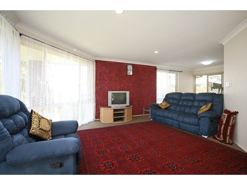 2 Carnoustie Court, Arundel QLD 4214