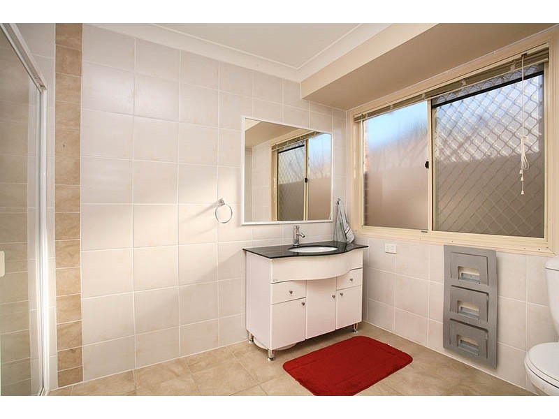 2 Carnoustie Court, Arundel QLD 4214