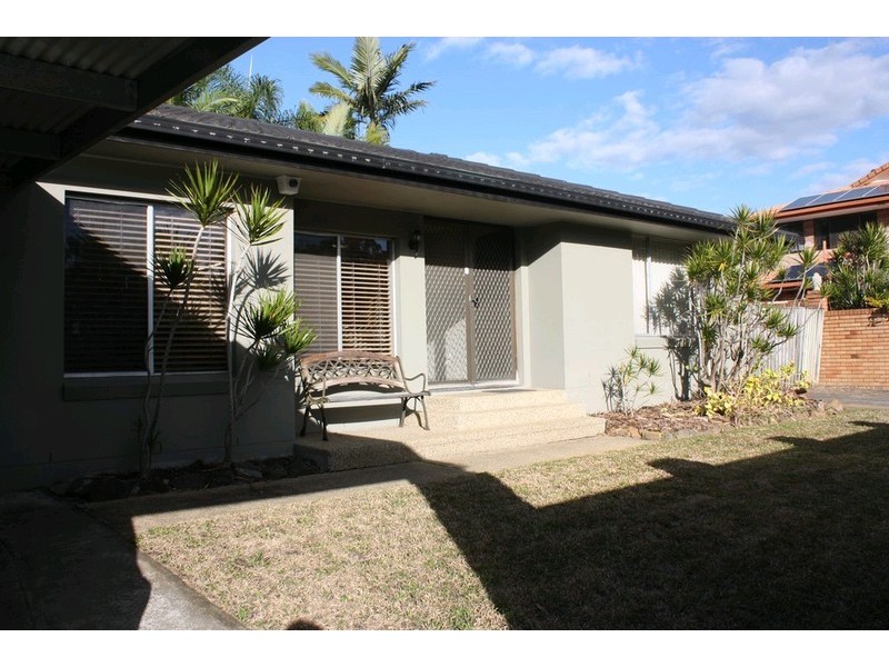 9 Patura Drive, Ashmore QLD 4214