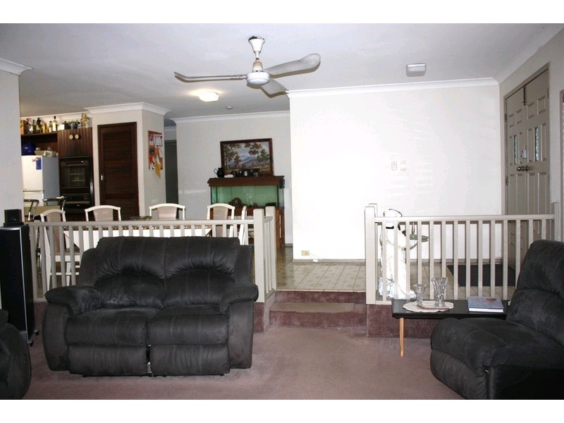 9 Patura Drive, Ashmore QLD 4214