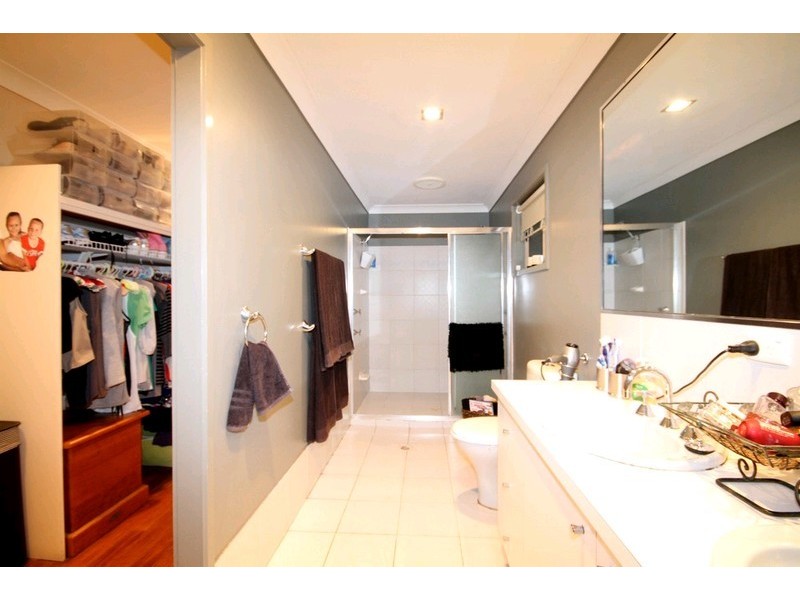 5 Ainsley Avenue, Ashmore QLD 4214