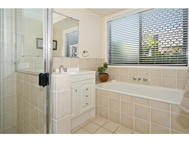 42 Trafalgar Vale Avenue, Wellington Point QLD 4160