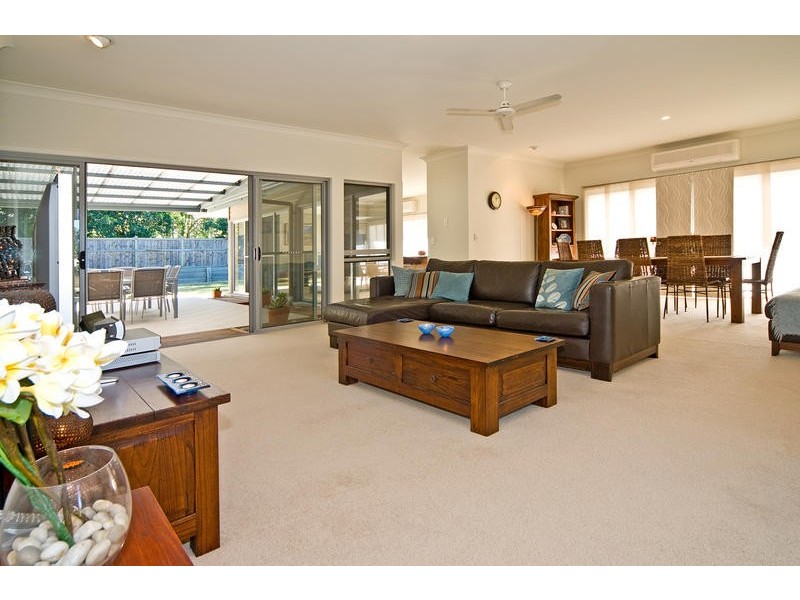 18 Barrington Crescent, Wakerley QLD 4154