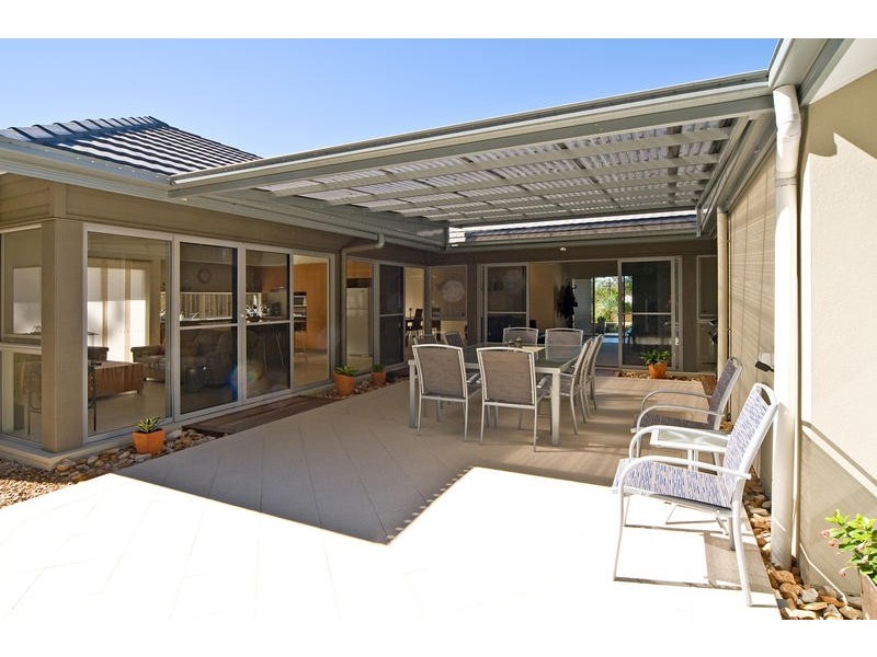 18 Barrington Crescent, Wakerley QLD 4154