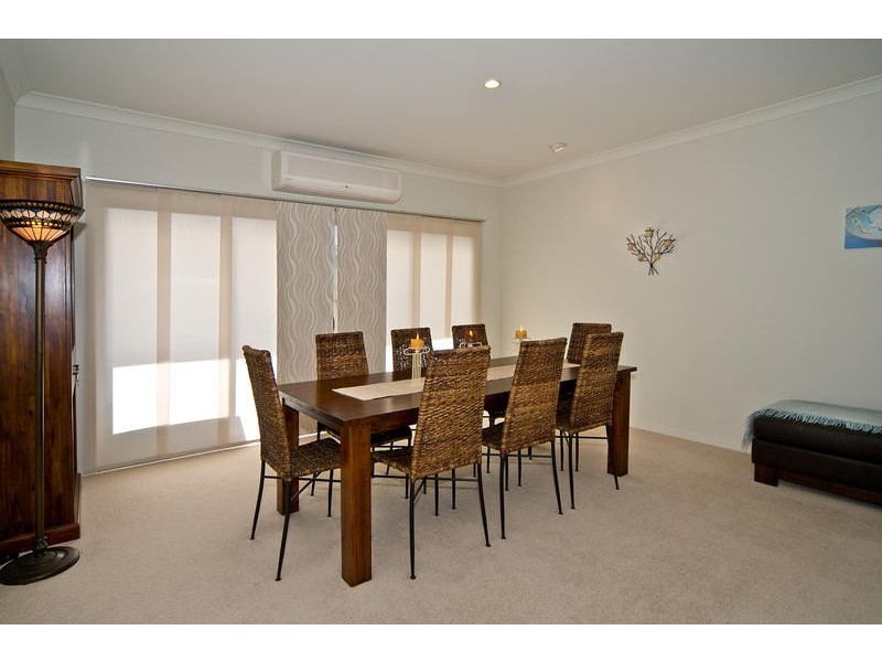 18 Barrington Crescent, Wakerley QLD 4154