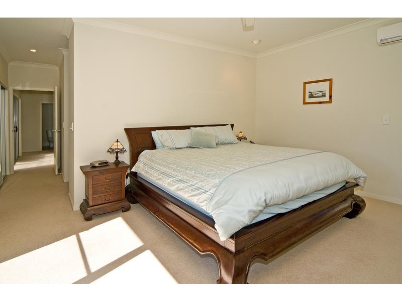 18 Barrington Crescent, Wakerley QLD 4154