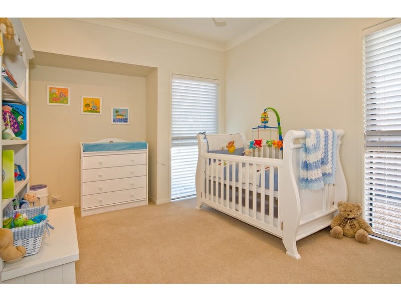 18 Barrington Crescent, Wakerley QLD 4154