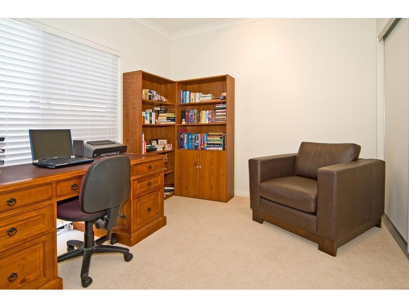 18 Barrington Crescent, Wakerley QLD 4154