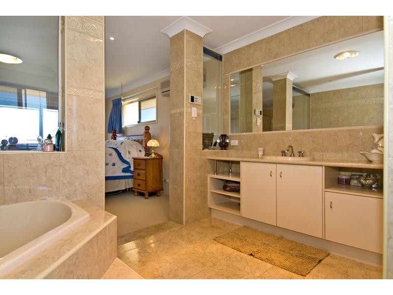 5 Mallan Terrace, Birkdale QLD 4159