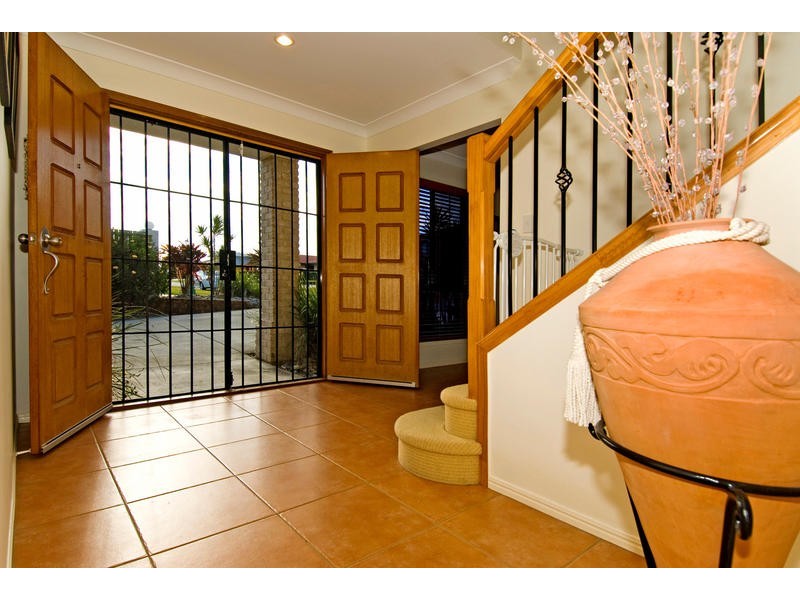 10 Mallan Terrace, Birkdale QLD 4159