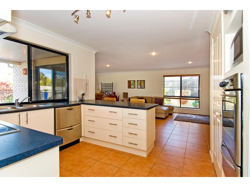 10 Mallan Terrace, Birkdale QLD 4159