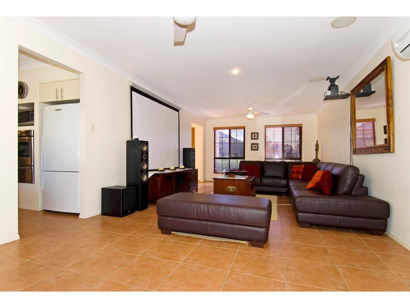 10 Mallan Terrace, Birkdale QLD 4159