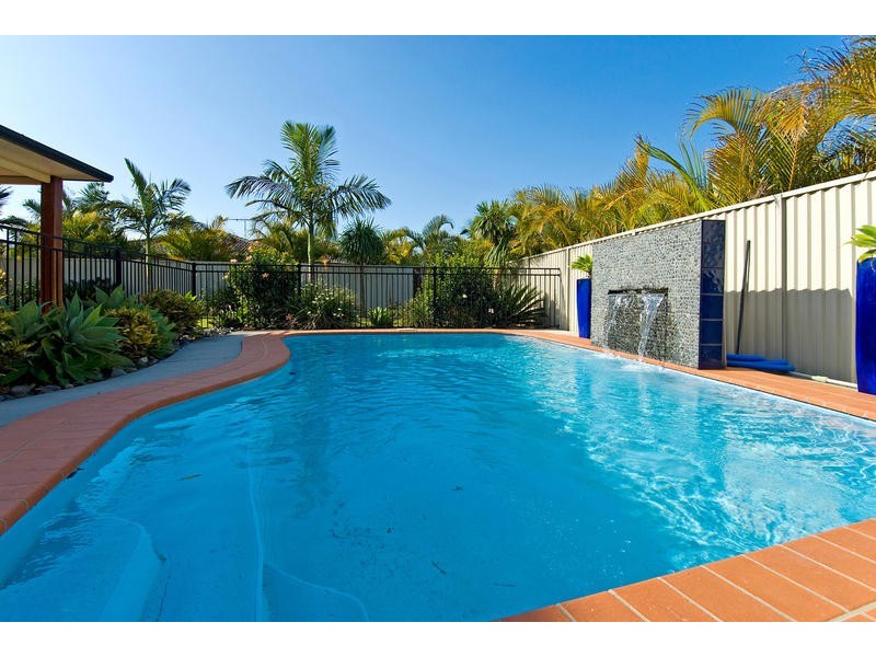 10 Mallan Terrace, Birkdale QLD 4159