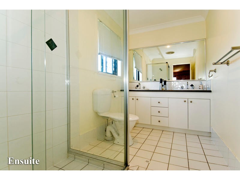 10 Mallan Terrace, Birkdale QLD 4159
