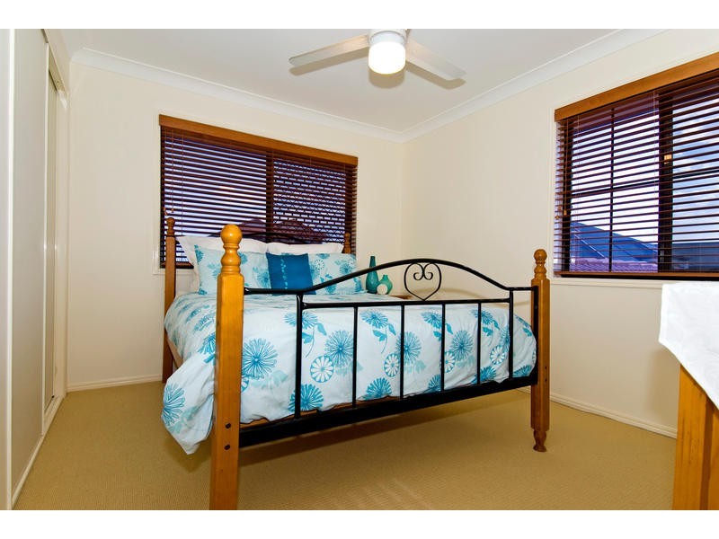 10 Mallan Terrace, Birkdale QLD 4159