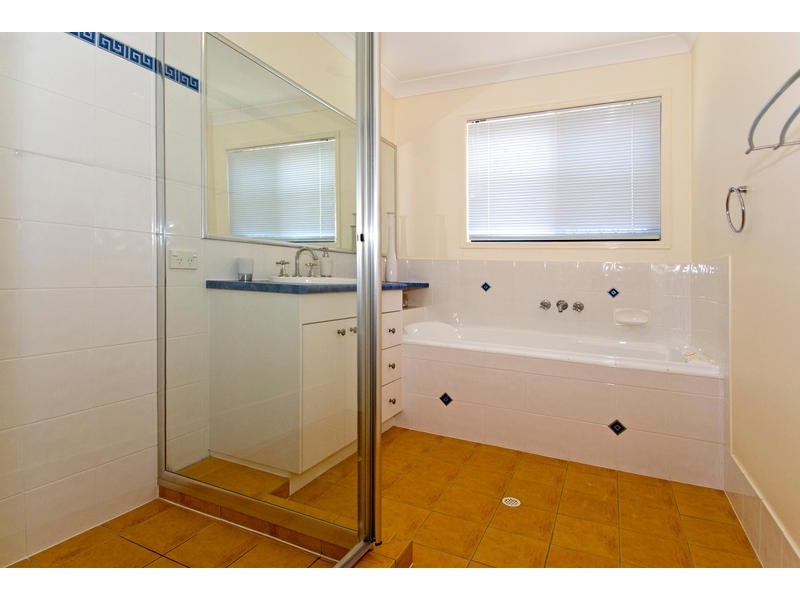 10 Mallan Terrace, Birkdale QLD 4159