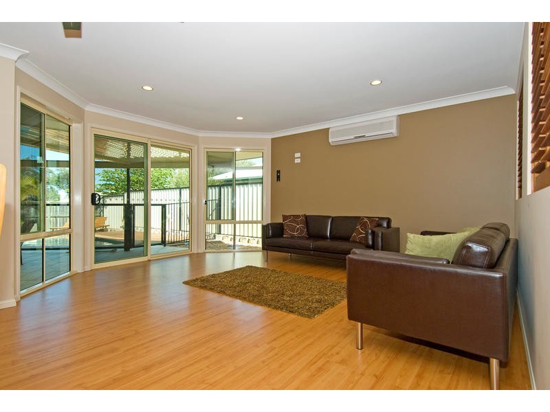 15 Joy Place, Wakerley QLD 4154