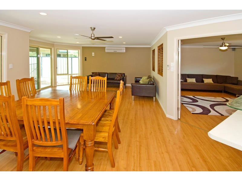 15 Joy Place, Wakerley QLD 4154