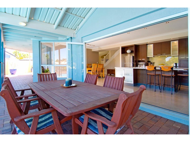 27 Mako Avenue, Birkdale QLD 4159