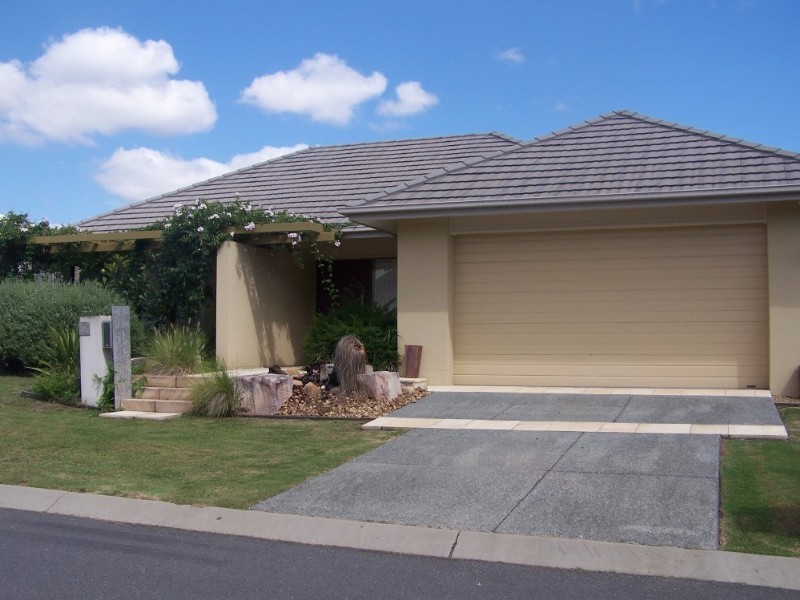 15 Hawksbury Crescent, Wakerley QLD 4154