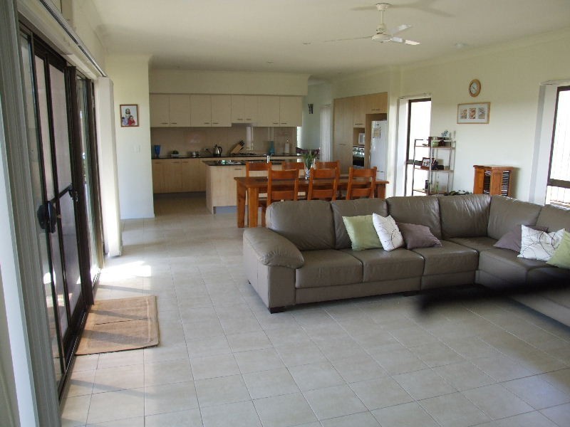 15 Hawksbury Crescent, Wakerley QLD 4154