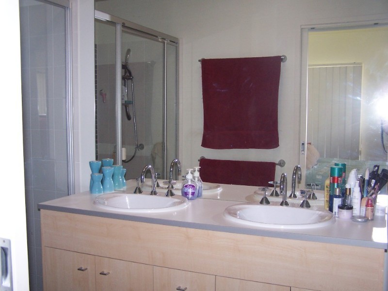 15 Hawksbury Crescent, Wakerley QLD 4154