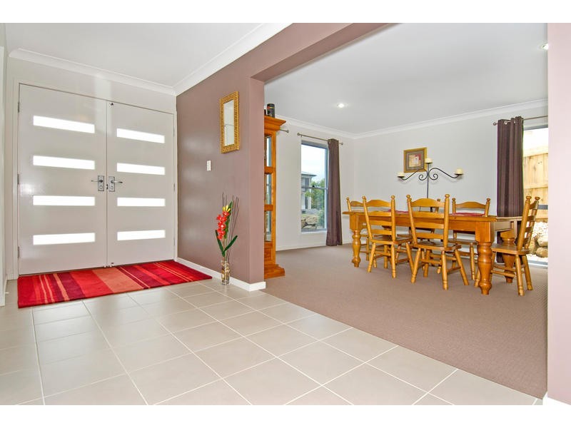 10 Lachlan Drive, Wakerley QLD 4154