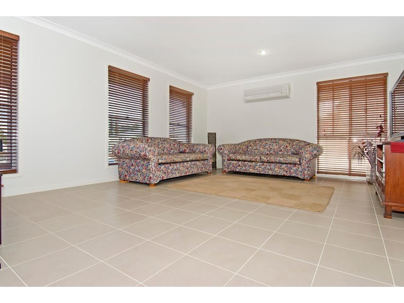 10 Lachlan Drive, Wakerley QLD 4154