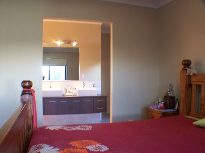 29 Hoskins Drive, Wellington Point QLD 4160