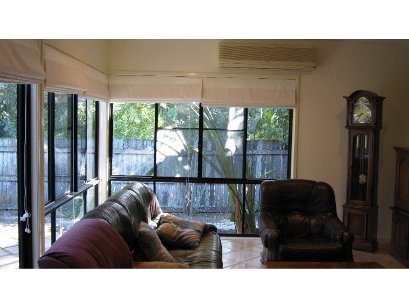 32 Little Shore Street, Cleveland QLD 4163