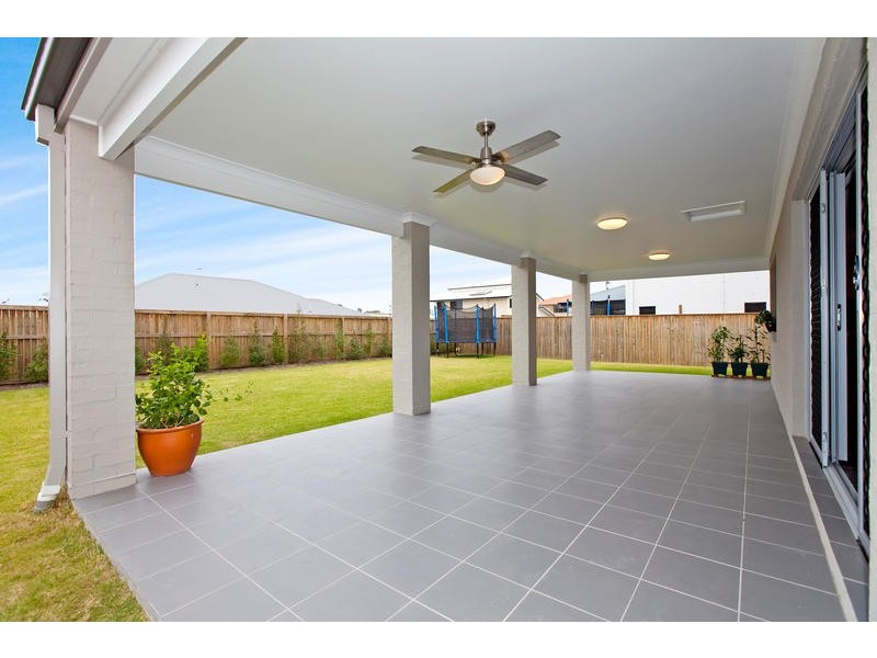 38 Red Gum Crescent, Wakerley QLD 4154
