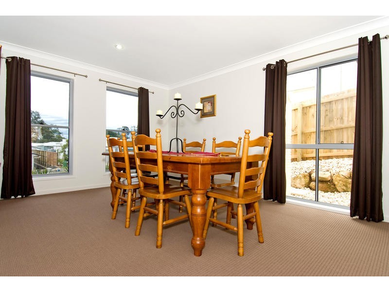 10 Lachlan Drive, Wakerley QLD 4154