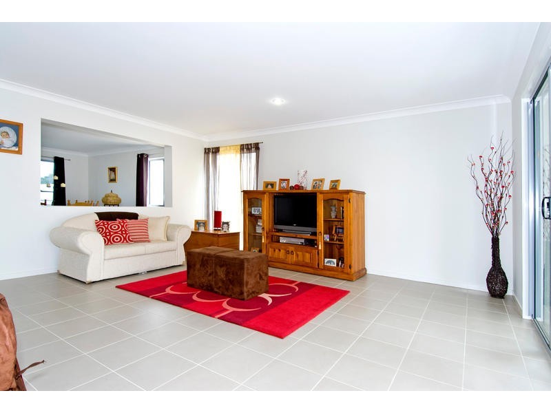 10 Lachlan Drive, Wakerley QLD 4154