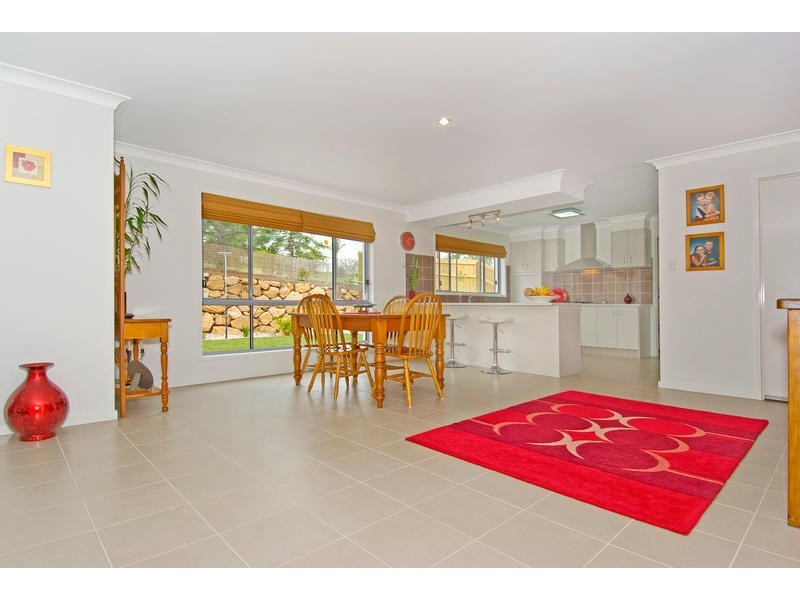 10 Lachlan Drive, Wakerley QLD 4154