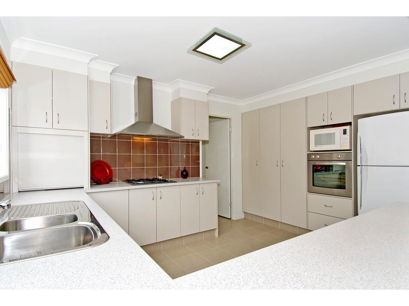 10 Lachlan Drive, Wakerley QLD 4154