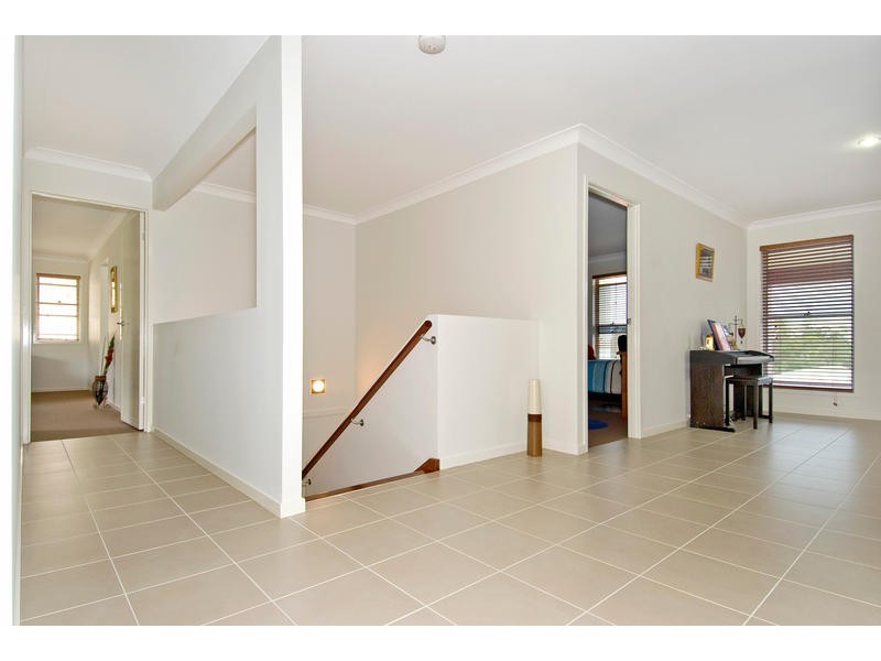10 Lachlan Drive, Wakerley QLD 4154