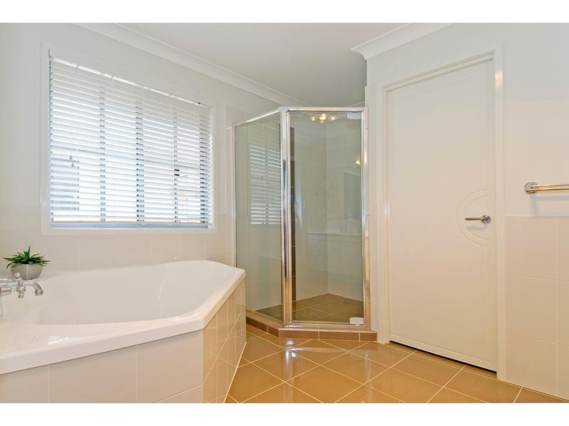 10 Lachlan Drive, Wakerley QLD 4154