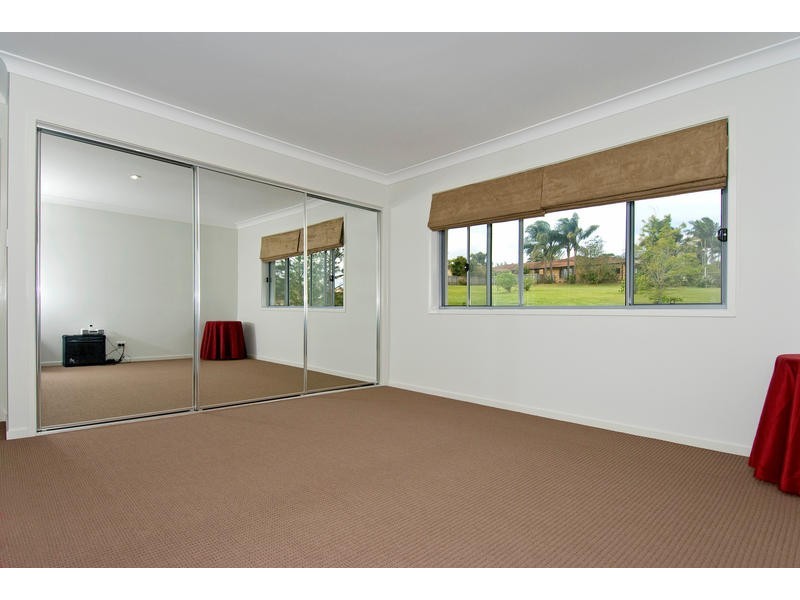 10 Lachlan Drive, Wakerley QLD 4154