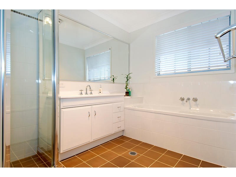 10 Lachlan Drive, Wakerley QLD 4154